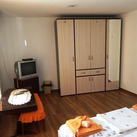 Divna Guest House Krushuna Exterior photo