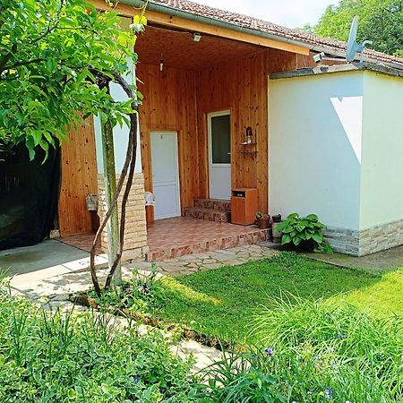 Divna Guest House Krushuna Exterior photo