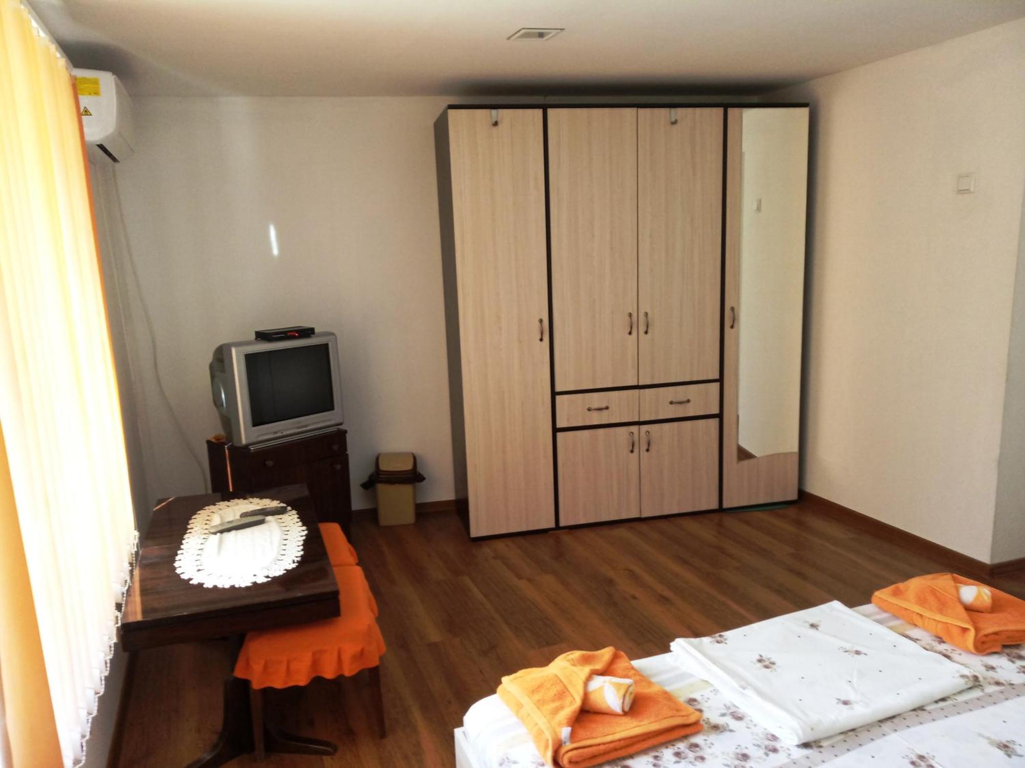 Divna Guest House Krushuna Exterior photo