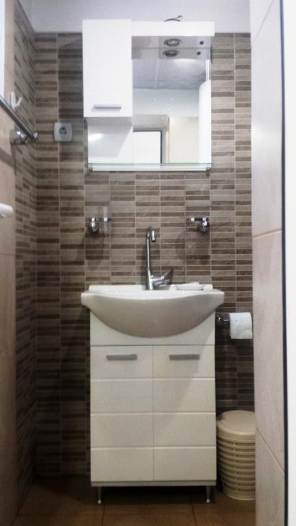 Divna Guest House Krushuna Exterior photo